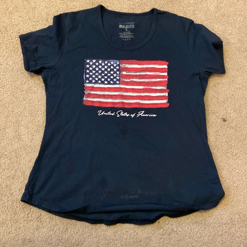 American flag shirt
Size: L